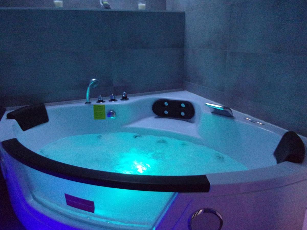 Le Bourget - Suite Romantique Narbona Exterior foto